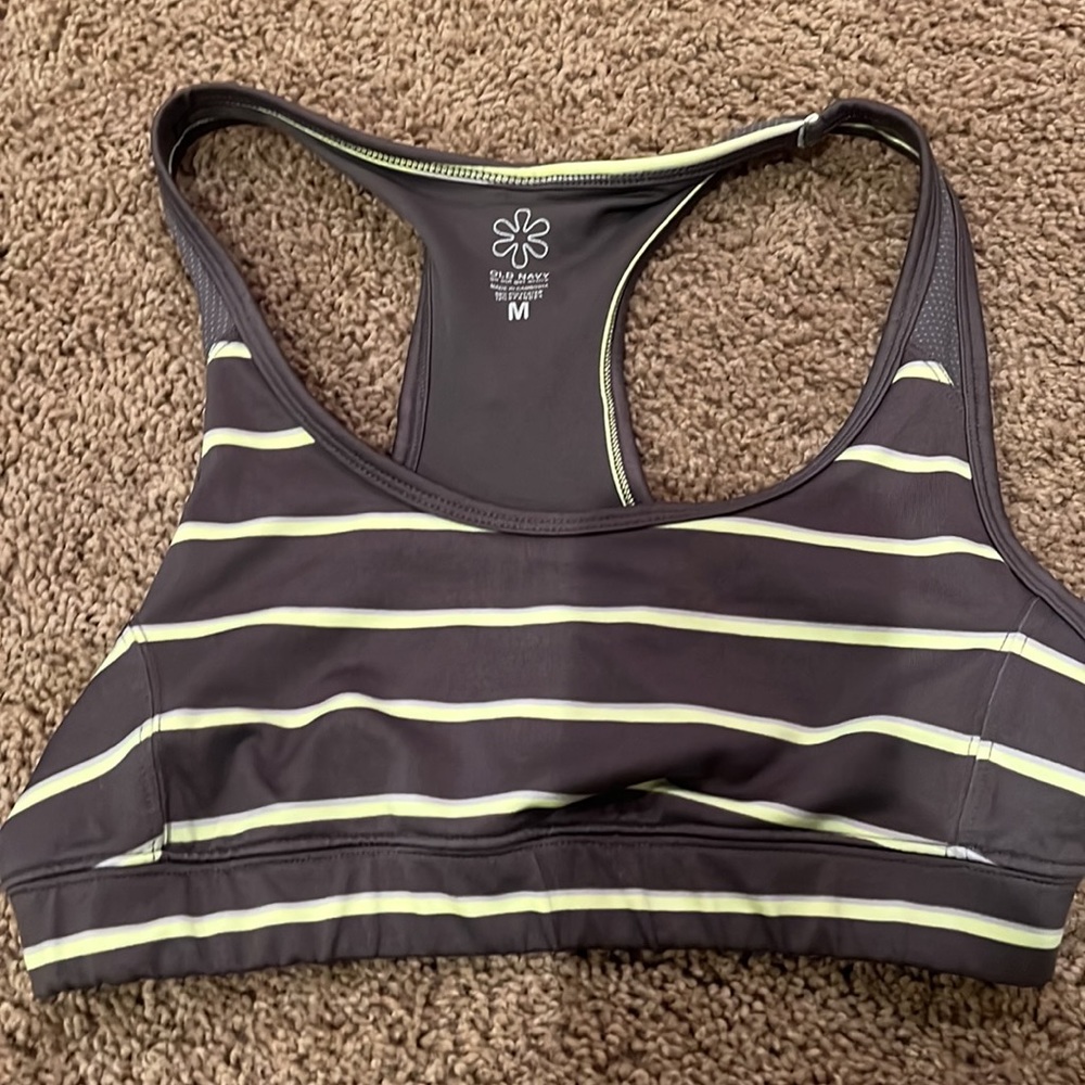 Sports bra bundle- 4 mediums - Picture 5 of 12